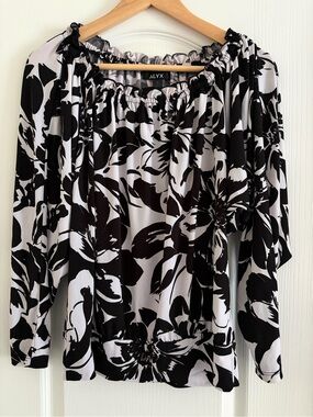 5/$25 ALYX Black & White Floral Peasant Blouse